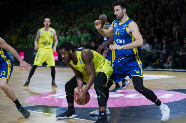 她曾击败过 她曾击败过